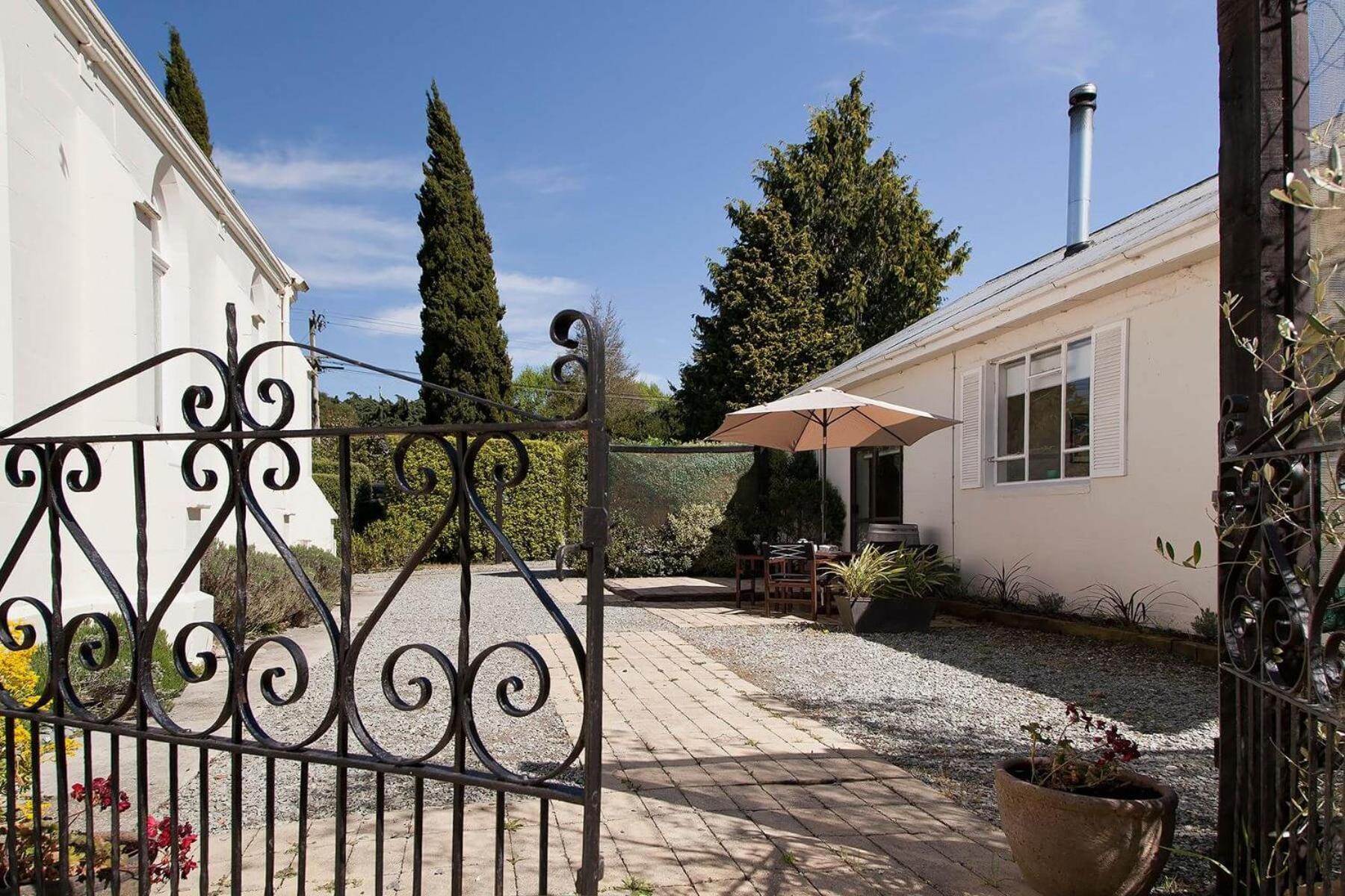 Вилла The Holy Oaks Duntroon Экстерьер фото